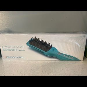 Moroccanoil smooth style ceramic heated brush